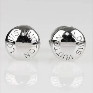 ❌SOLD❌ Louis Vuitton 18k Solid Gold  Stud Earrings